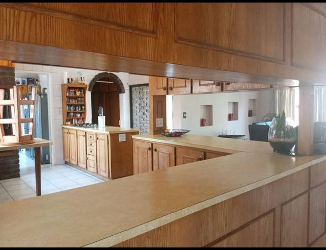 4 BEDROOM HOUSE FOR SALE IN PETERSFIELD